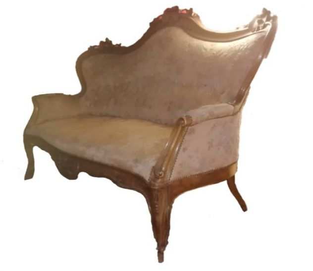 Set da salotto antico divano, 4 sedie e 2 poltrone in noce, L. Filippo sec XIX