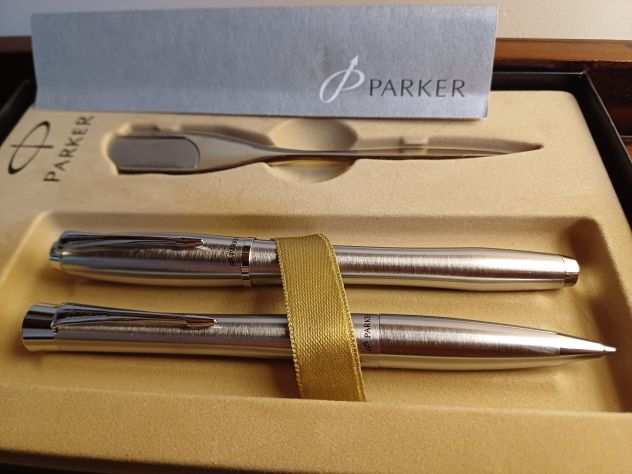 SET PENNE PARKER composto da penna stilografica, un penna roller e tagliacarte.