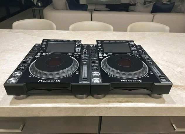 Set Pioneer CDJ-2000NXS2  DJM-900NXS2 (casi inclusi).