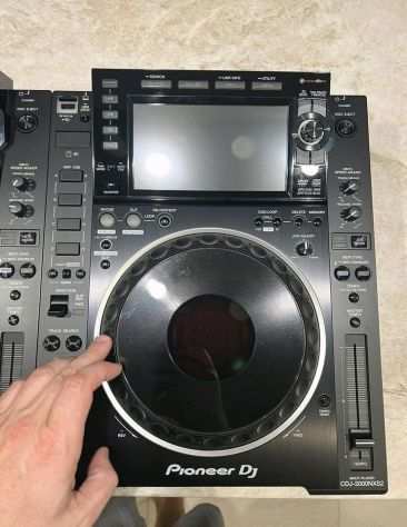 Set Pioneer CDJ-2000NXS2  DJM-900NXS2 (casi inclusi).