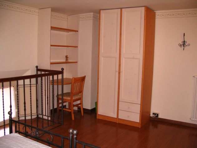 Singola per donna in appartamento Imola (BO)