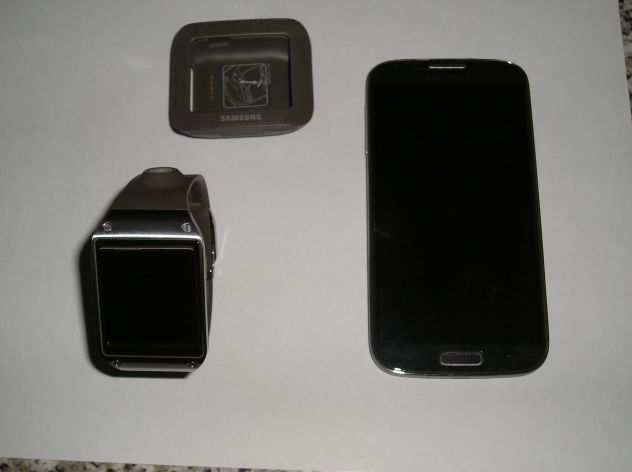 Smartphone Samsung S4 amp Smartwatch Samsung Gear