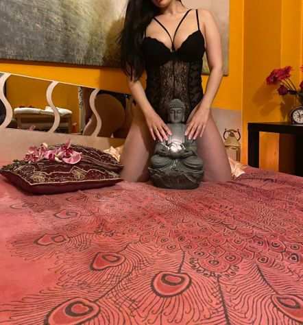 Sofia giovane e italiana effettua massaggi tantra, body message e NURU.