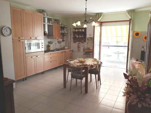 SOGGIORNO,CUCINA.3 CAMERE,2 BAGNI,TERRAZZA,P.AUTO,ripostiglio mq.32