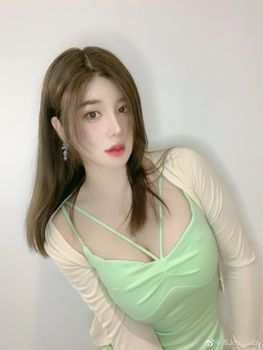 Sono una bellissima massaggiatrice, sensuale, disponibile e paziente.