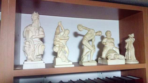 souvenir miniature statue