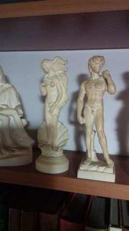 souvenir miniature statue