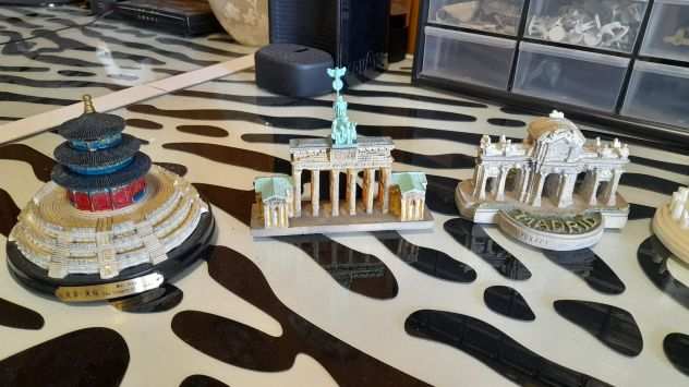 SOUVENIRS MINIATURE MONUMENTI DA TUTTO IL MONDO (LOTTO 1)