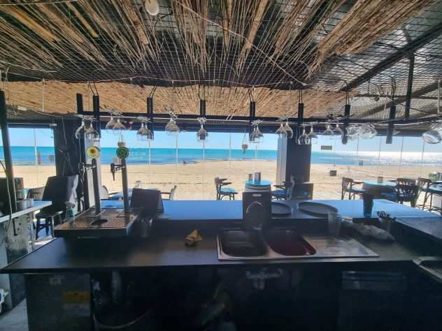 SPAGNA CEDO 1 RISTORANTE E UN PUB FRONTE MARE A 155000 EURO