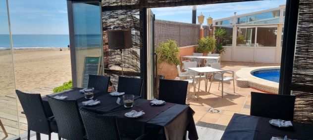 SPAGNA CEDO 1 RISTORANTE E UN PUB FRONTE MARE A 155000 EURO