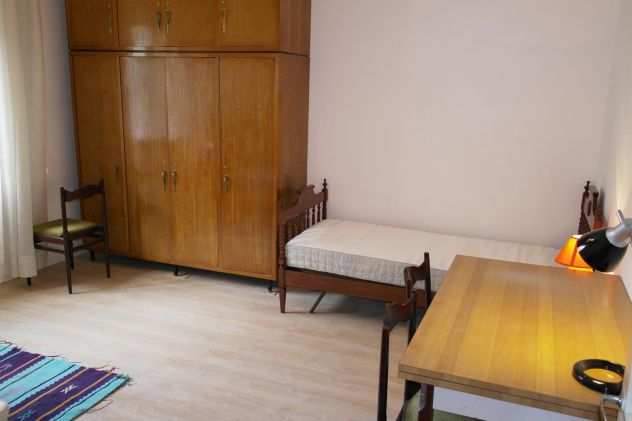 Spaziosa stanza SINGOLA 17mq arredata in zona S.Carlo-furnished SINGLE room 17sq