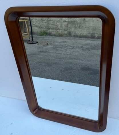Specchio in legno con cornice svasata