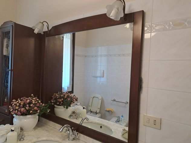 Specchio per bagno classico con lampade ai lati