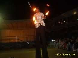 spettacoli con il fuoco sputafuoco artisti da strada milano3478497587