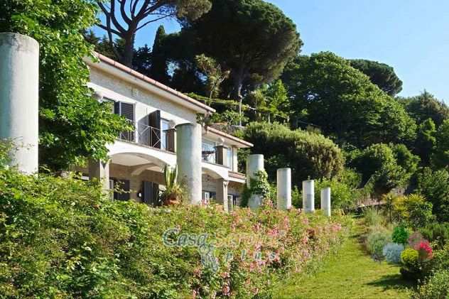 Splendida villa con vista sul lago