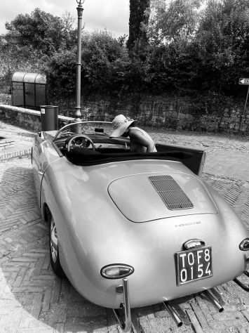 SPOSA IN PORSCHE SPEEDSTER