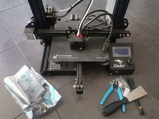 Stampante 3D Ender 3 e filamento pla di stampa
