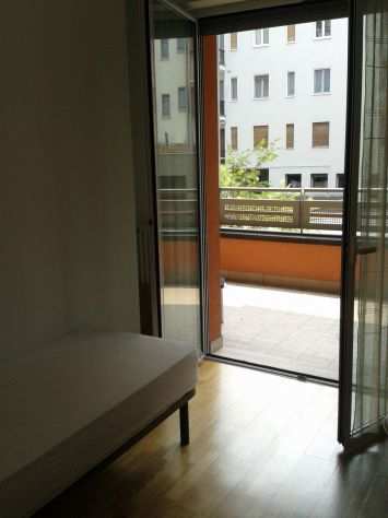 Stanza con bagno privato e terrazza su cortile interno