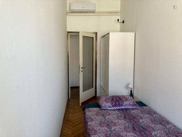 Stanza singola in un appartamento di 6 stanze