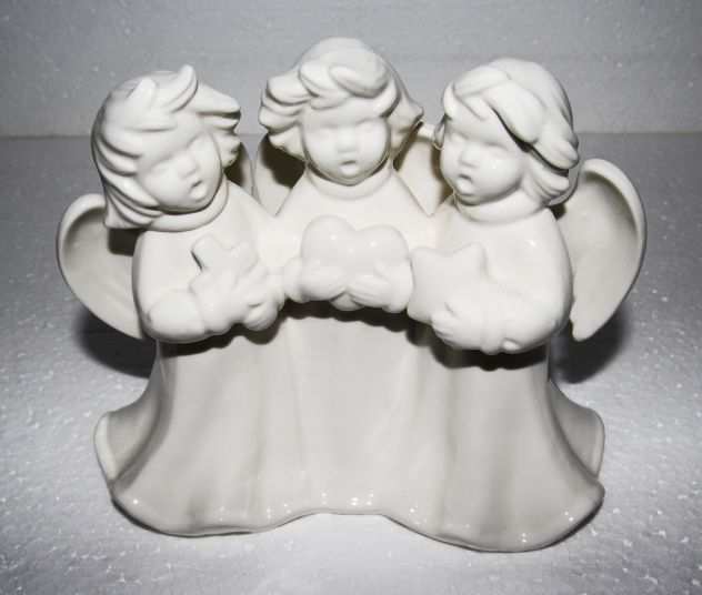 Statua ANGELI IN CORO in ceramica lucida
