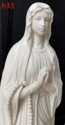 Statue Madonna mani giunte