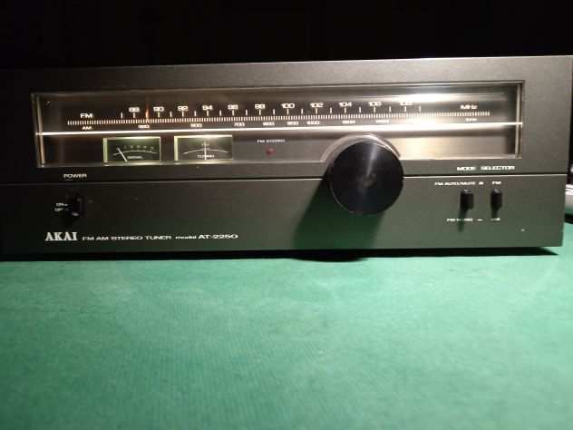 Stereo Tuner sintonizzatore AKAI AT 2250.