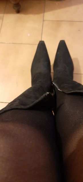 Stivali di camoscio neri con cerniera n. 36
