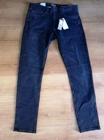 Stock jeans firmati uomo e donna