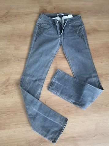 Stock jeans firmati uomo e donna