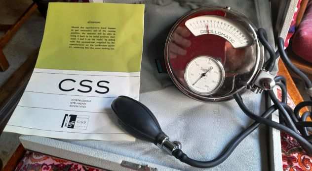 strumento medico vintage di precisione nuovo con valigetta