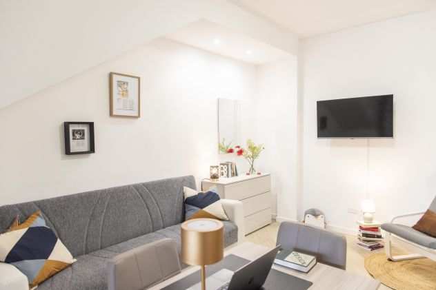 Studio Apartment (stesso prezzo da 1 a 4) PATIO e GIARDINO, 15 min per CENTRO