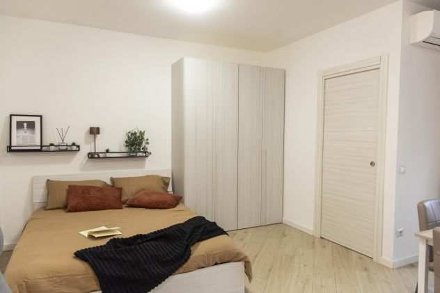 Studio Apartment (stesso prezzo da 1 a 4) PATIO e GIARDINO, 15 min per CENTRO