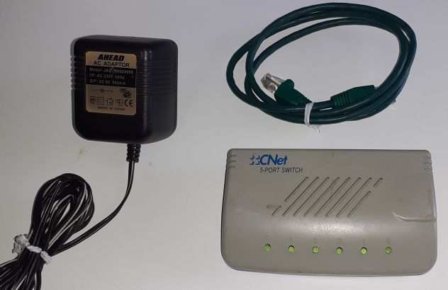 Switch di rete - 5 porte ethernet LAN - 100Mbps