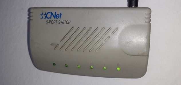 Switch di rete - 5 porte ethernet LAN - 100Mbps