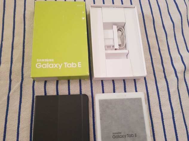 Tablet Samsung Tab E con scatola e tutti gli accessori