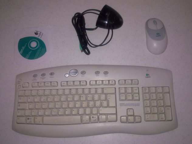 Tastiera e mouse senza fili Logitech