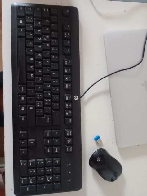 Tastiera filo e mouse bluetooth per PC
