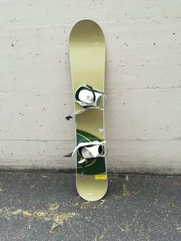 Tavola snowboard con attacchi Burton Custom