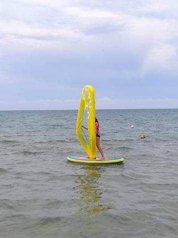 Tavola windsurf gonfiabile con vela gonfiabile