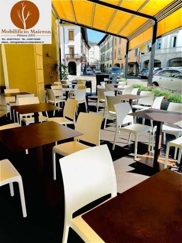 Tavoli Belluno Con Base Ghisa Nera  Piano HPL Colore Bianco Per Bar Ristorante