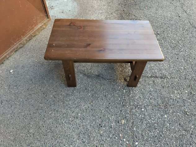Tavolino basso in legno usato