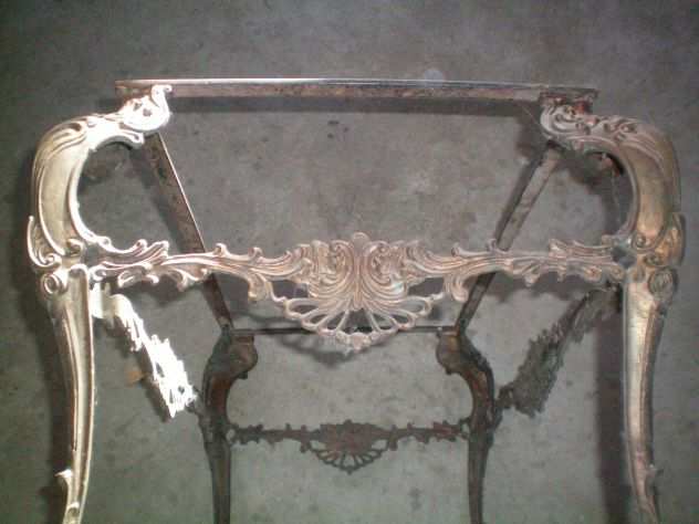 tavolino in bronzo