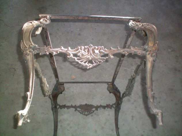 tavolino in bronzo