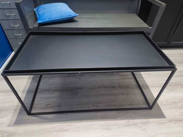Tavolino moderno in metallo, stile minimalindustrial