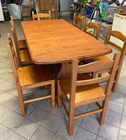 Tavolo allungabile in legno massiccio con 8 sedie