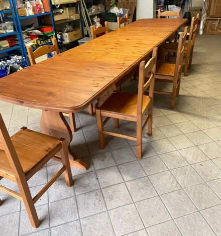 Tavolo allungabile in legno massiccio con 8 sedie