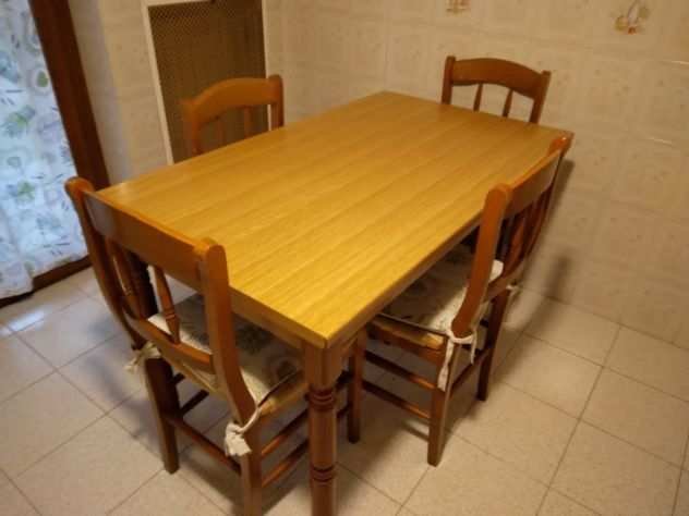 Tavolo con 4 sedie