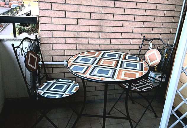 Tavolo con sedie da giardino terrazzo
