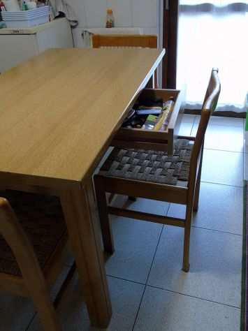 Tavolo da cucina con 4 sedie