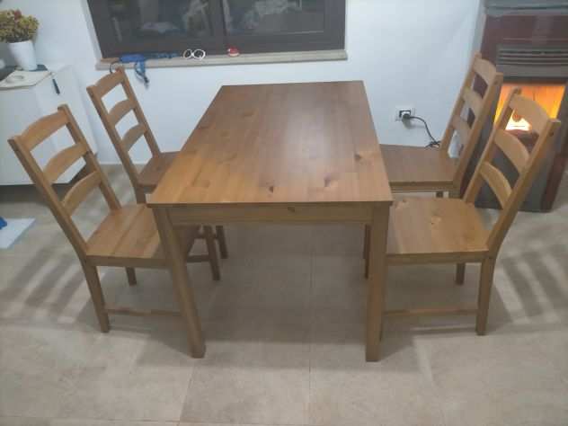 Tavolo da cucina con 4 sedie in legno